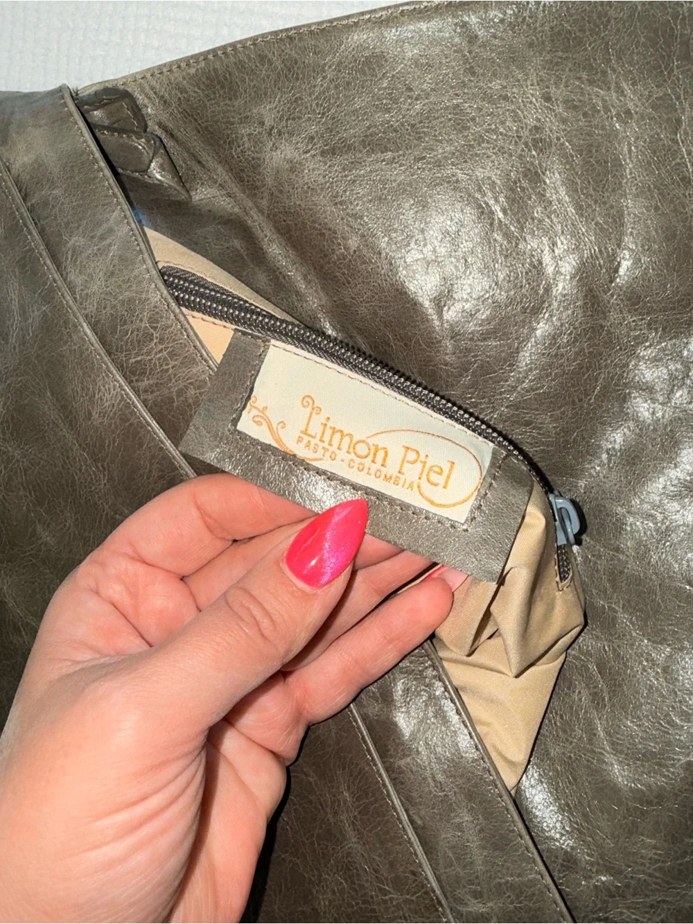 Limon Piel Shinye Leather Messenger Bag